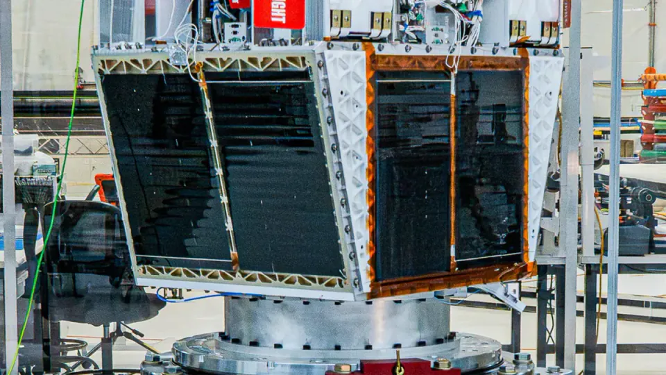 FCC'den Güneş Işığı Yansıtan Uyduya Onay: Astronomlar Tepkili görseli
