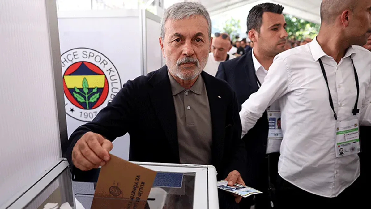 Aykut Kocaman'dan Fenerbahçe Kongresi Öncesi Kritik 'Kutuplaşma' Çıkışı Aykut Kocaman'dan Fenerbahçe Kongresi Öncesi Kritik 'Kutuplaşma' Çıkışı
