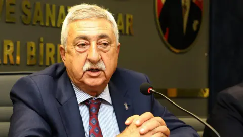 TESK'te 19 yıllık Palandöken dönemi sona erdi: Mehmet Yiğiner 560 oyla yeni genel başkan seçildi