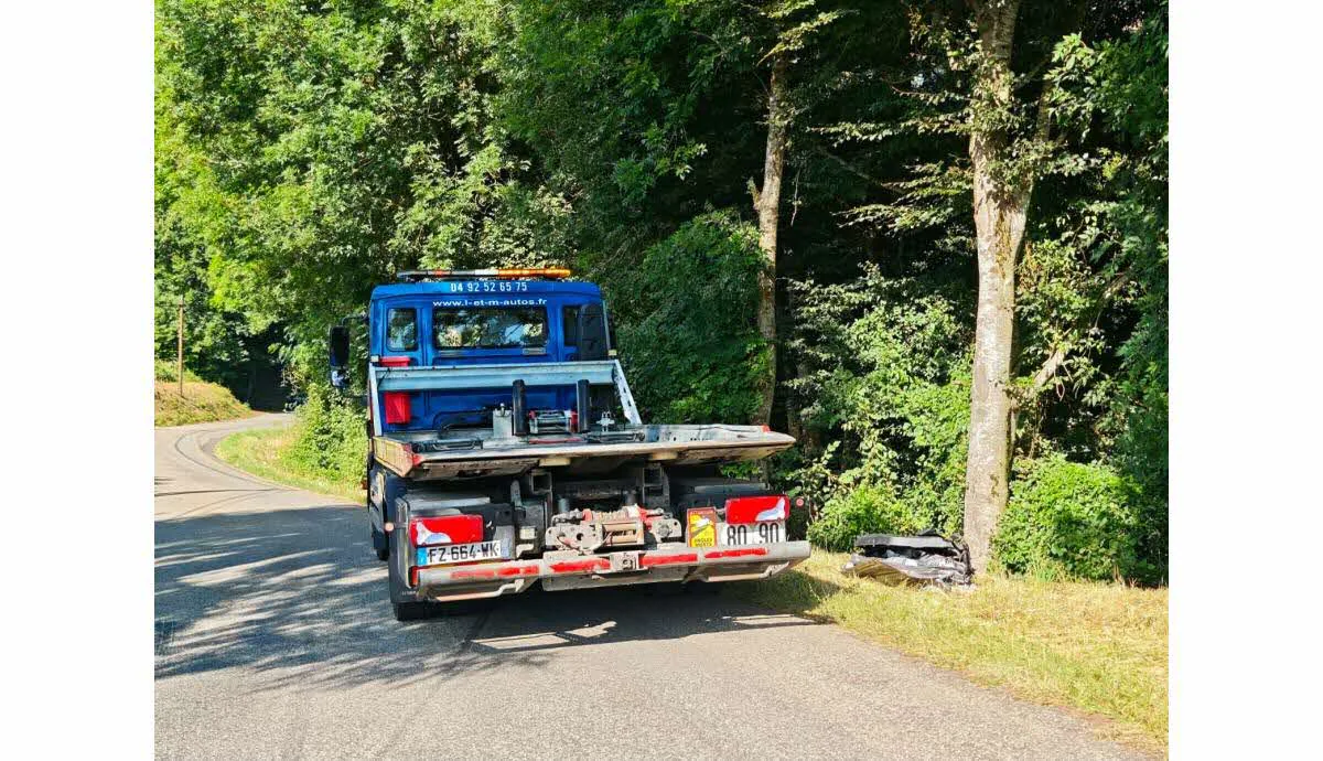 Fransa'da Poligny'de Trafik Kazası: 2 Genç Hayat Kaybetti Fransa'da Poligny'de Trafik Kazası: 2 Genç Hayat Kaybetti