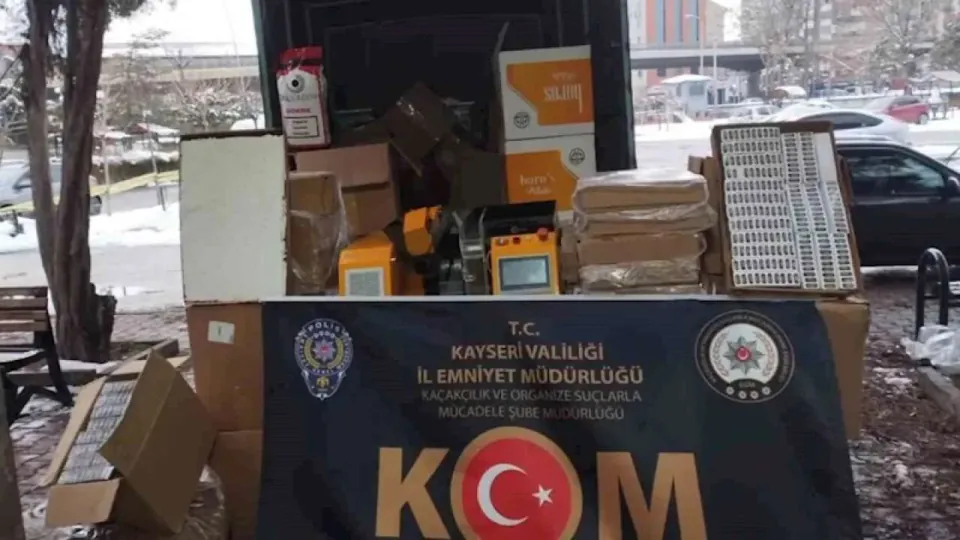 Kayseri'de Kaçakçılık Operasyonu: Binlerce Doldurulmuş Makaron Ele Geçirildi görseli