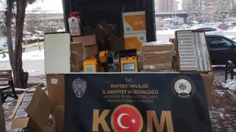 Kayseri'de Kaçakçılık Operasyonu: Binlerce Doldurulmuş Makaron Ele Geçirildi