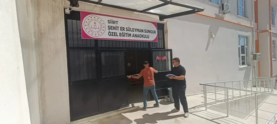 Siirt'te özel eğitim anaokulunda erişilebilirlik denetimi: Kapı boyları tek tek ölçüldü görseli