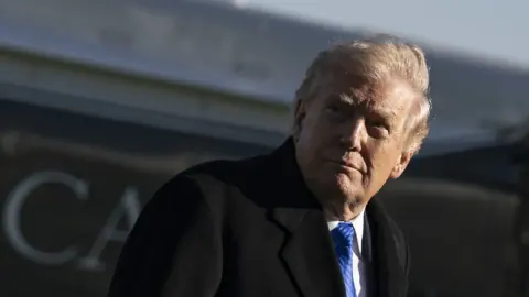 Trump'tan İlaç Sektöründe Dev Tarife Hamlesi: Jenerik İlaçlara %100 Gümrük Vergisi