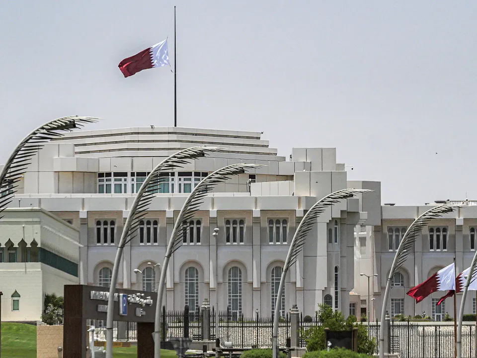 Katar Eski Emiri Şeyh Hamed bin Halife Al Thani Vefat Etti: Dünyada Yas İlan Edildi görseli