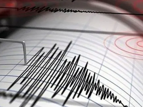 Ege Denizi'nde ard arda iki deprem, Denizli'de de sarsıntı: En büyüğü 4.2
