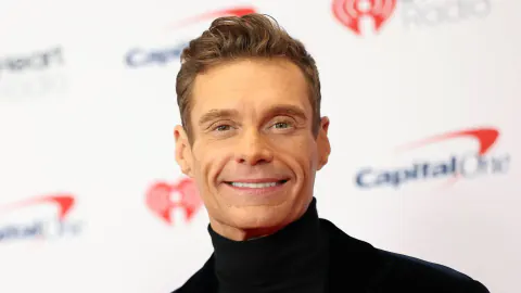 Ryan Seacrest, 51 yaşında paylaştığısız fotoğraflarla hayranlarını şoke etti: "Bu nasıl oluyor?"