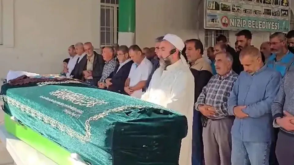 Gaziantep Nizip'te yangında yaralanan 14 yaşındaki Emine Kaya hayatını kaybetti görseli