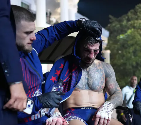 UFC'de Dev Sürpriz: Justin Gaethje Yeni Şampiyon, Ilia Topuria Hastanede