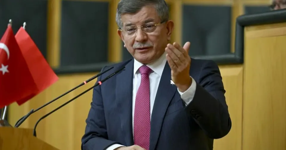 Ankara Başsavcılığı Ahmet Davutoğlu hakkında soruşturma başlattı: Cumhurbaşkanına hakaret iddiası görseli