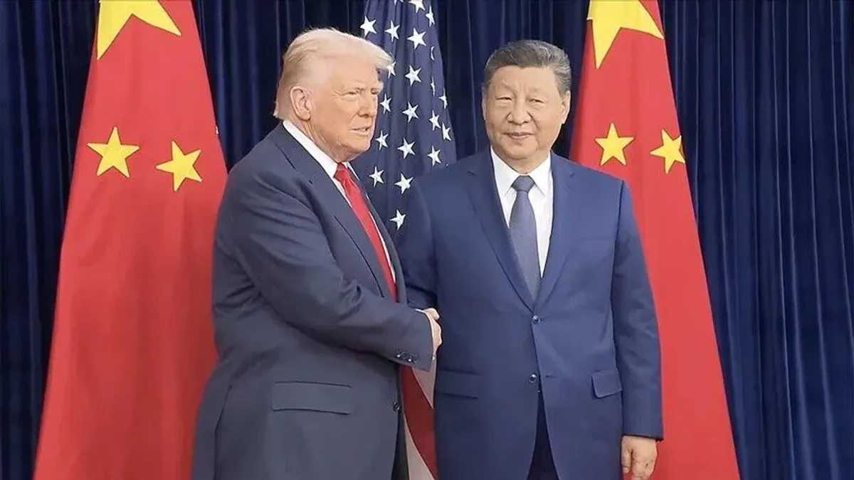 Trump'ın Korumacı Politikaları Küresel Dengeleri Sarsıyor: AB ve Çin Gerginliği Trump'ın Korumacı Politikaları Küresel Dengeleri Sarsıyor: AB ve Çin Gerginliği