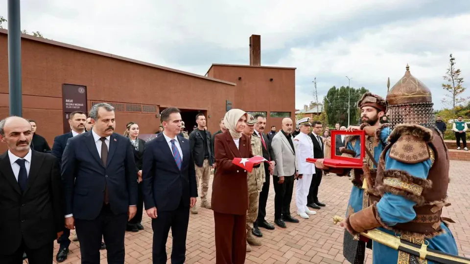 İçişleri Bakan Yardımcısı Yiğitbaşı Ahlat'ta: Tarihi miras ve restorasyonlar yerinde incelendi görseli
