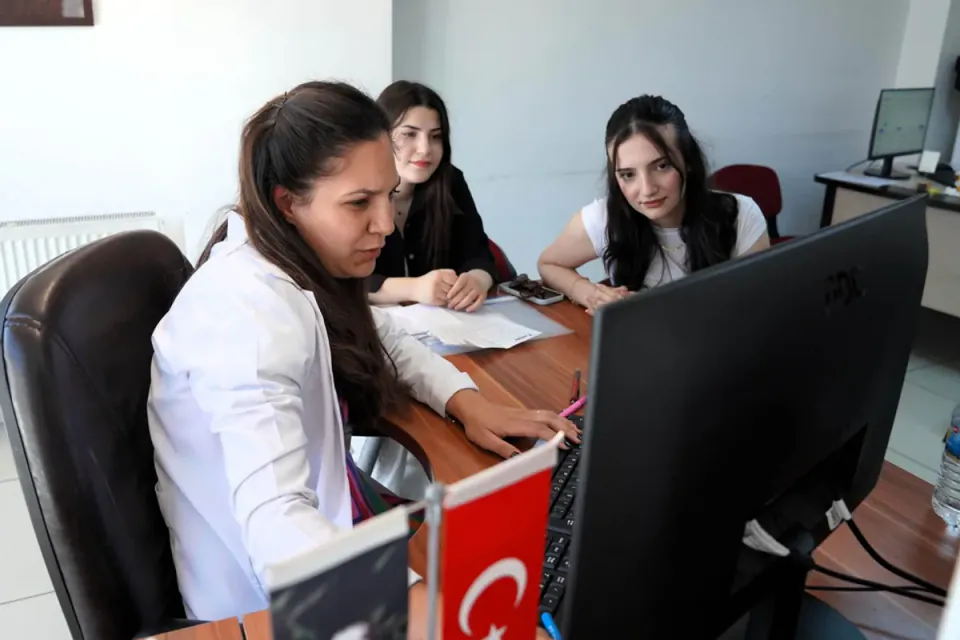 Keçiören Belediyesi'nden Öğrencilere Ücretsiz Üniversite Tercih Desteği görseli