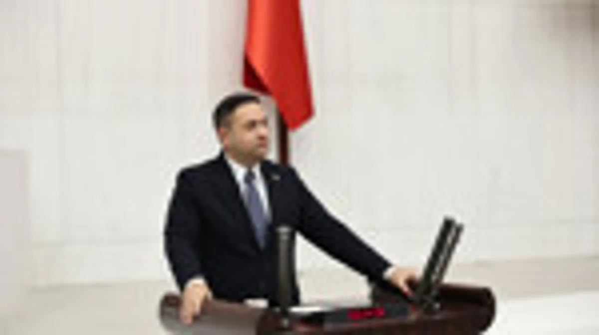 Umut Akdoğan'dan 'Çok Bilenlere' Siyasi Gönderme: 2019 İBB Seçimleri Hatırlatması Umut Akdoğan'dan 'Çok Bilenlere' Siyasi Gönderme: 2019 İBB Seçimleri Hatırlatması