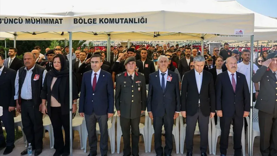 Afyonkarahisar'da 14 yıl önceki patlamada şehit olan 25 asker anıldı görseli