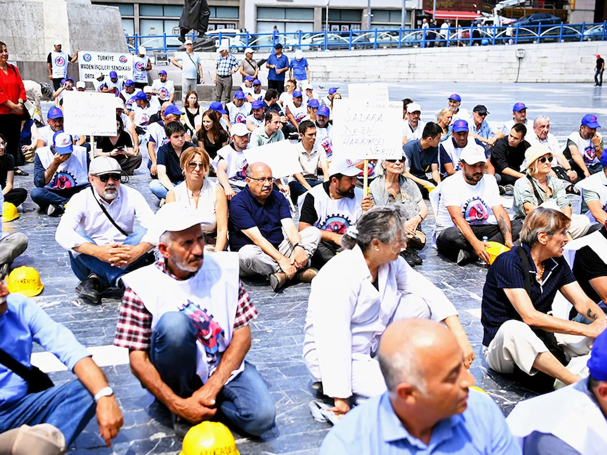 Madenciler Meclis'e Yürüyor: Doruk Madencilik İşçilerinden Hak İddiası Madenciler Meclis'e Yürüyor: Doruk Madencilik İşçilerinden Hak İddiası