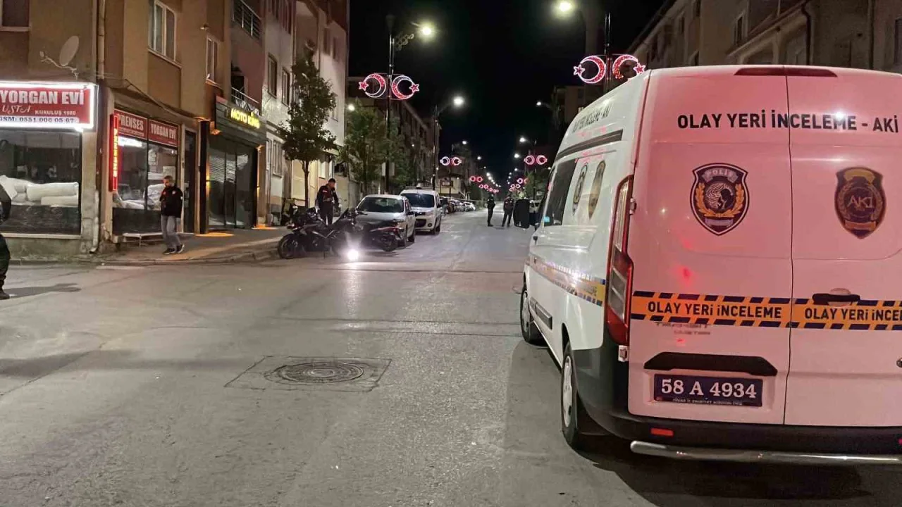 Sivas'ta Gruplar Arası Bıçaklı Kavga: 4 Yaralı Sivas'ta Gruplar Arası Bıçaklı Kavga: 4 Yaralı