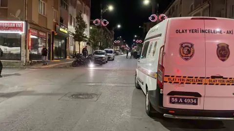 Sivas'ta Gruplar Arası Bıçaklı Kavga: 4 Yaralı