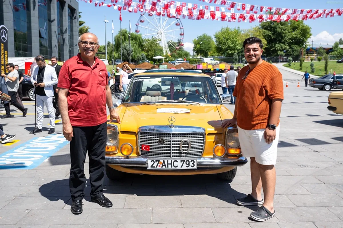 Kayısı Festivali'nde Klasik Mercedes Buluşması Düzenlendi Kayısı Festivali'nde Klasik Mercedes Buluşması Düzenlendi