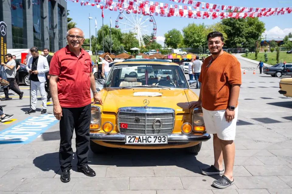 Kayısı Festivali'nde Klasik Mercedes Buluşması Düzenlendi görseli