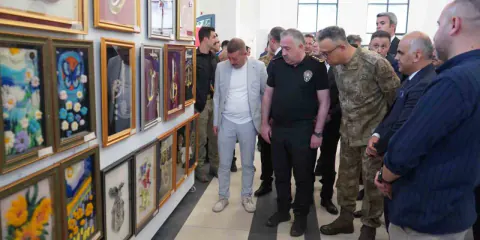 Van'da Parmak İzleri Sanata Dönüştü: Cezaevinde Üretilen Eserler Sergileniyor