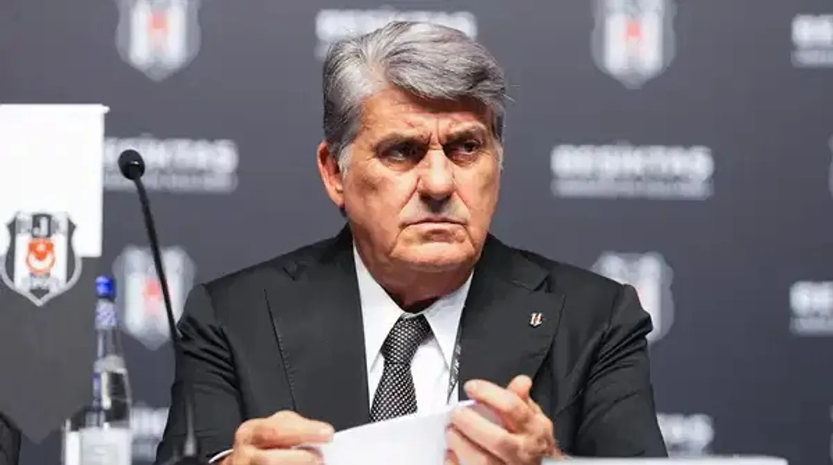 Serdal Adalı MHK'ya sert tepki gösterdi: "Bu lig bu şekilde bitmez" Serdal Adalı MHK'ya sert tepki gösterdi: "Bu lig bu şekilde bitmez"