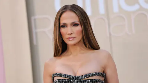 Jennifer Lopez 57 Yaşında: Yıldızın İkonik Bikini Görünümü Gündem Oldu