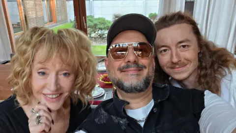 Serebrennikov, Letonya'da Pugacheva ve Pauls ile buluştu: "Bir yıl enerjisi aldım"