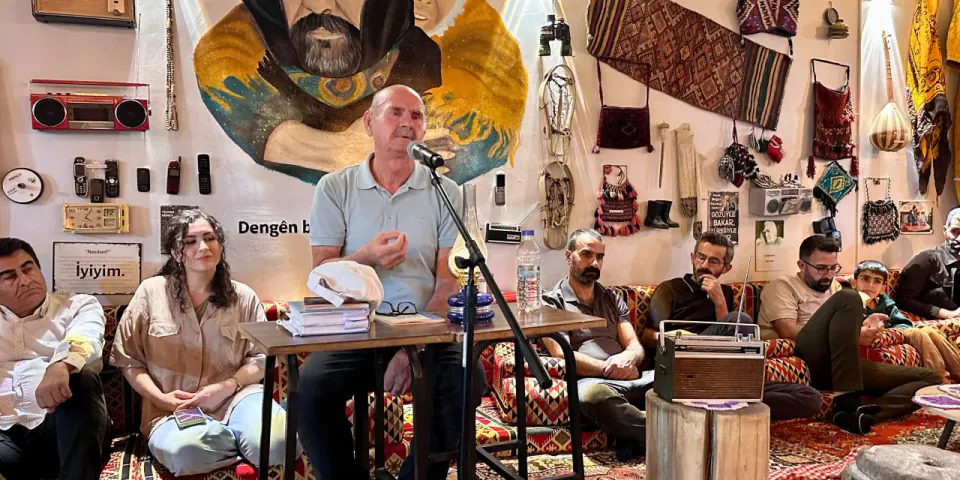 Yüksekova'da şair Berken Bereh: "Dil, direnişin en güçlü silahıdır" görseli