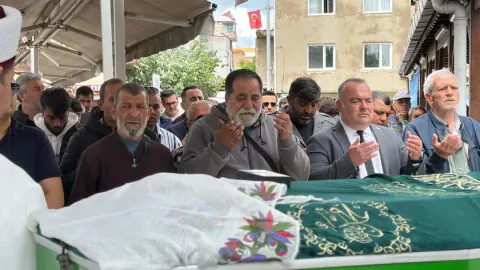 Erzincan'da Kadın Cinayetine Tepki: Suna Koçak'ın Tabutunu Kadınlar Taşıdı