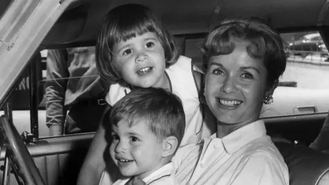 Carrie Fisher'ın Çocukluk Travmaları: Ünlü Ebeveynlerin Gölgesinde Bir Yaşam