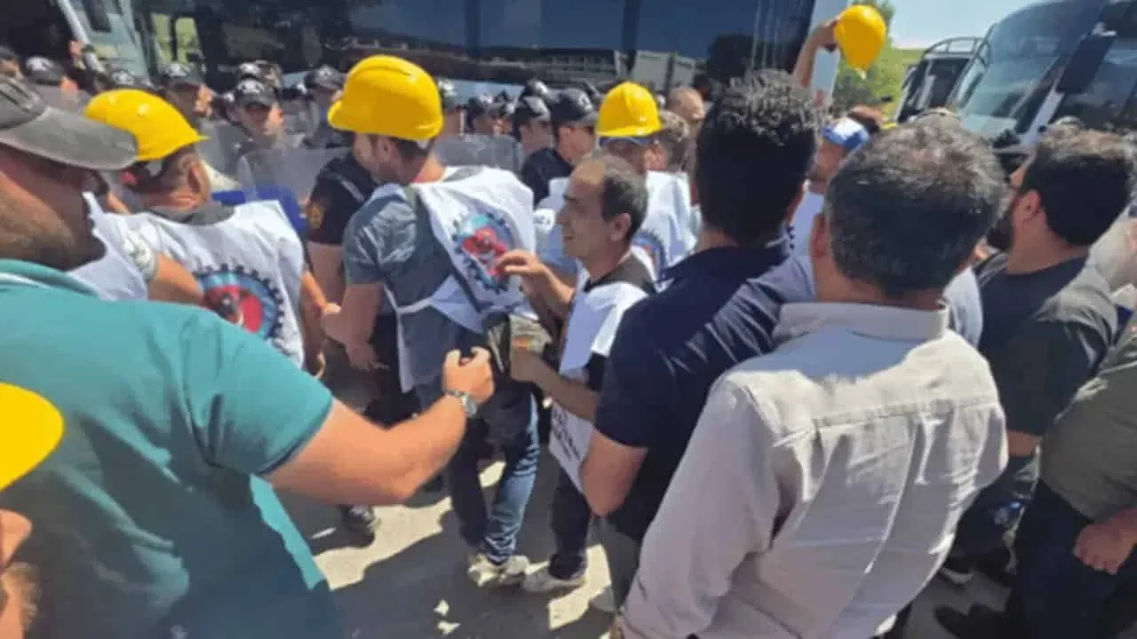 Eskişehir'de Maden İşçileriyle Uzlaşıldı: Alacaklar İçin Ödeme Takvimi Belirlendi Eskişehir'de Maden İşçileriyle Uzlaşıldı: Alacaklar İçin Ödeme Takvimi Belirlendi