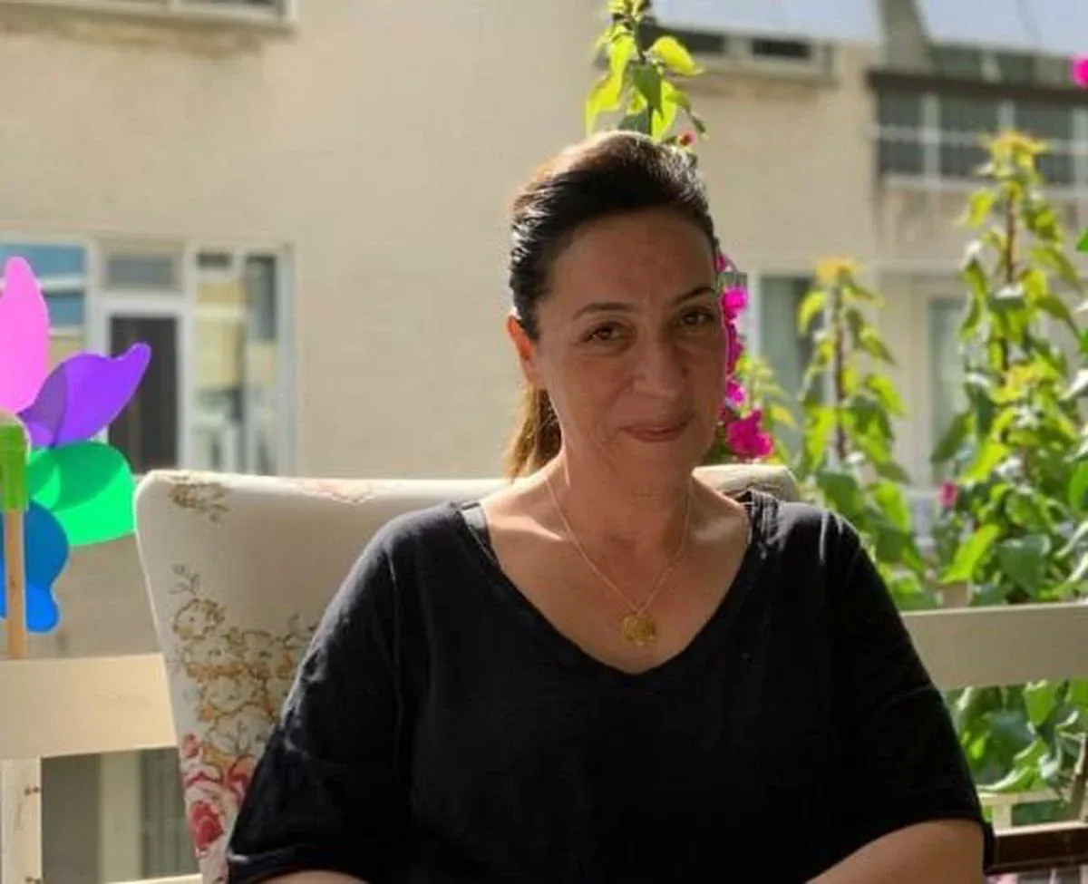 Binnur Kaya: 'Tuzlu Kahve' Hatun'u ve Tiyatrodan Ekrana Uzanan Usta Kariyer Binnur Kaya: 'Tuzlu Kahve' Hatun'u ve Tiyatrodan Ekrana Uzanan Usta Kariyer