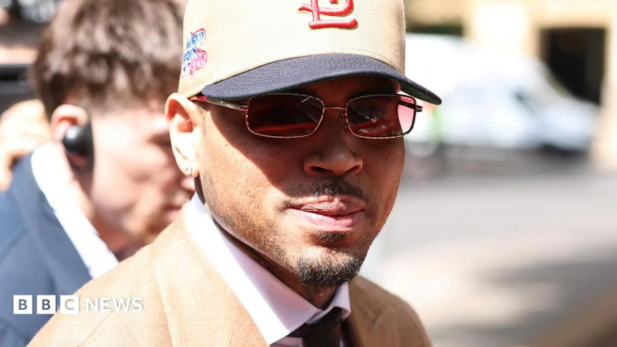 Chris Brown Londra'daki Gece Kulübü Olayında Suçlu Olduğunu Kabul Etti Chris Brown Londra'daki Gece Kulübü Olayında Suçlu Olduğunu Kabul Etti