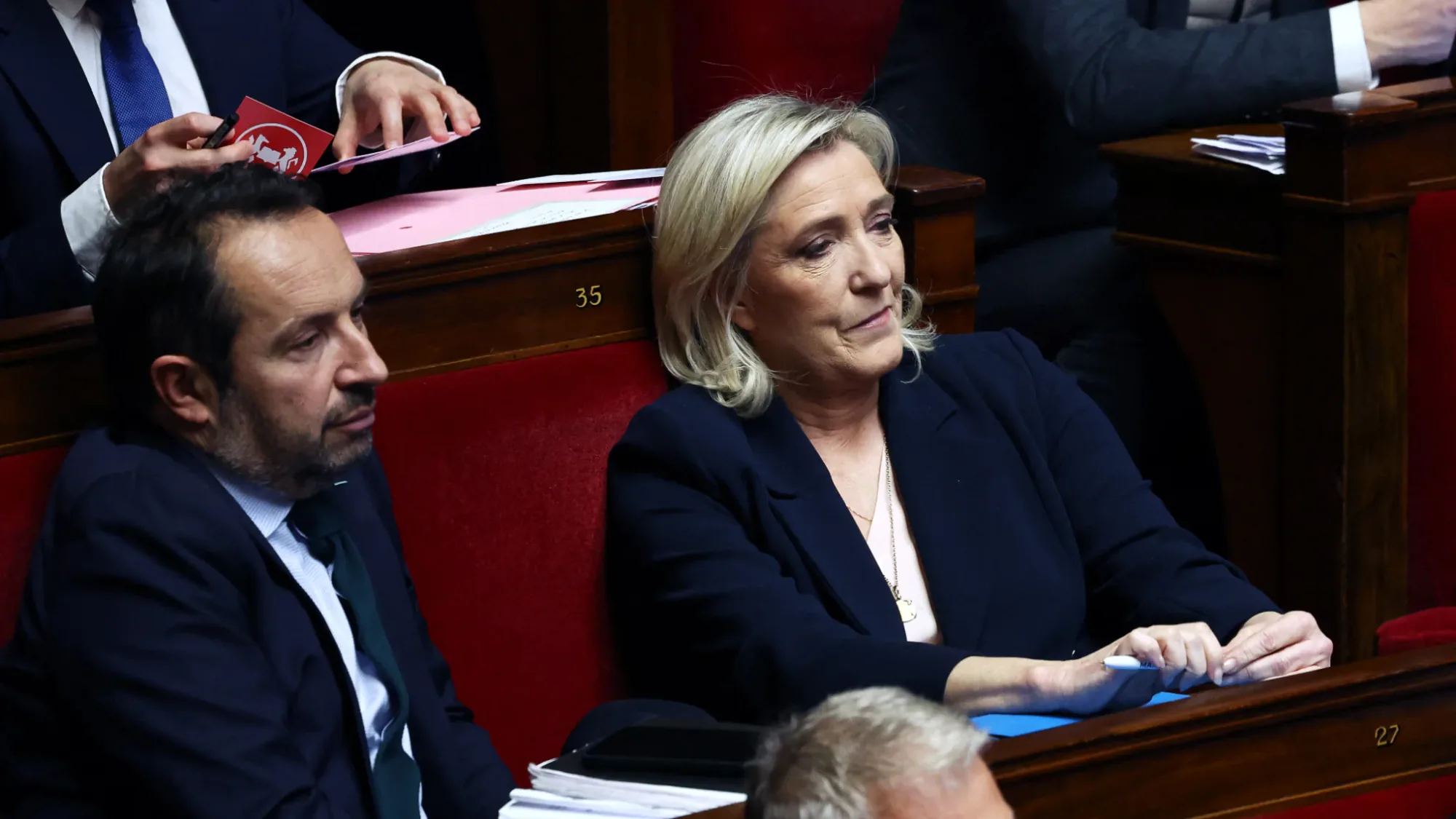 Fransa Meclisi'nde Le Pen'in stratejisi tersine döndü: RN'in 5 metni reddedildi, ZFE yarım kaldı Fransa Meclisi'nde Le Pen'in stratejisi tersine döndü: RN'in 5 metni reddedildi, ZFE yarım kaldı