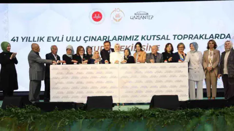 Bakan Göktaş Gaziantep'te 41 Yıllık Çiftlere Umre Kurası'nı Çekti: 1000 Kişi Kutsal Topraklara Gidecek