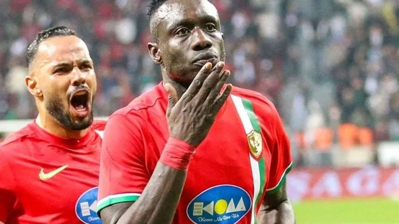 Gol Kralı Mbaye Diagne'nin Yeni Takımı Belli Oldu: Batman Petrolspor ile Anlaştı Gol Kralı Mbaye Diagne'nin Yeni Takımı Belli Oldu: Batman Petrolspor ile Anlaştı