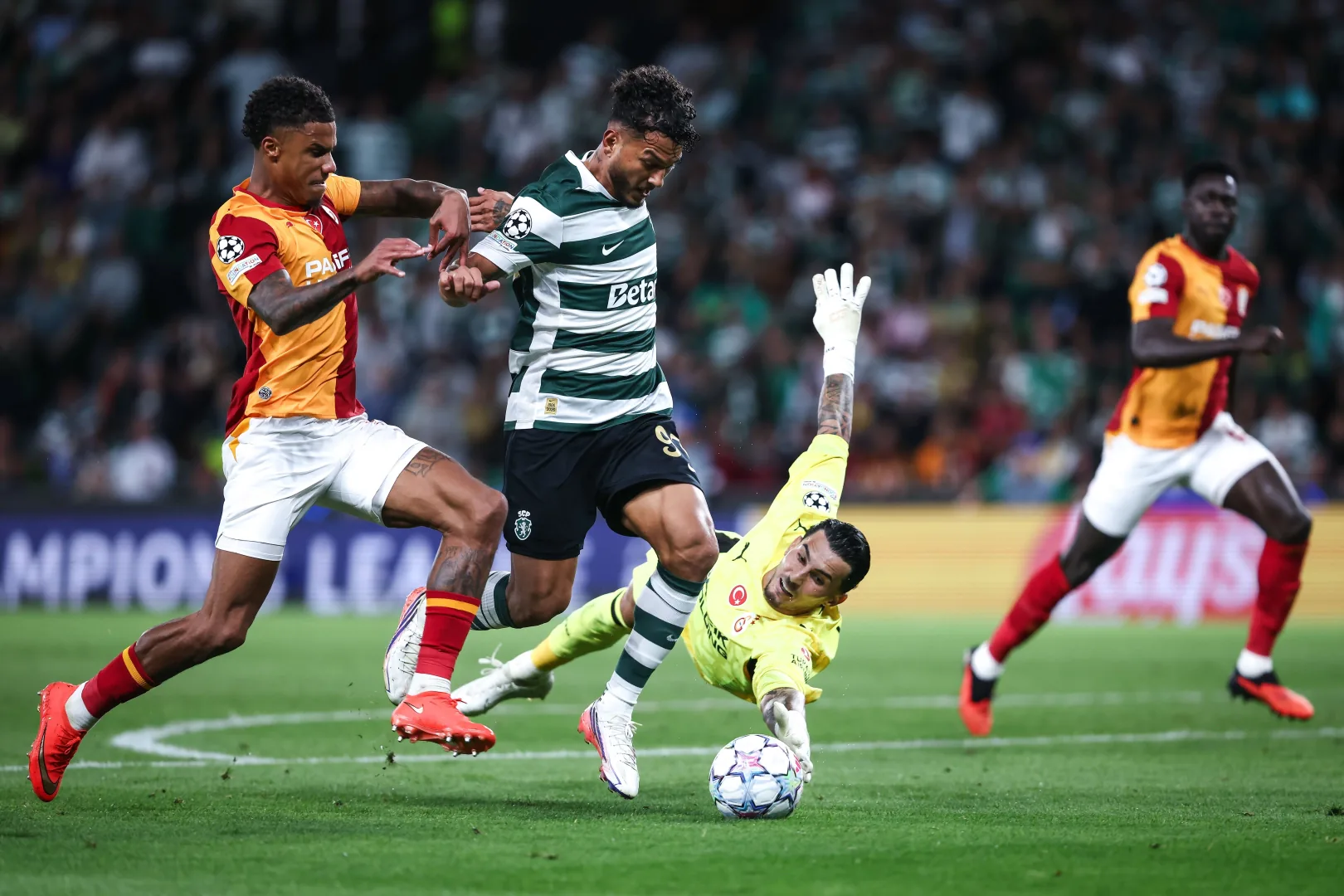 Galatasaray Şampiyonlar Lig'de Sporting'e 3-1 Mağlup: Torreira Gol Yetmedi, Barcelona Öncesi Endişe Galatasaray Şampiyonlar Lig'de Sporting'e 3-1 Mağlup: Torreira Gol Yetmedi, Barcelona Öncesi Endişe
