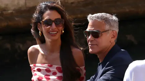 Amal Clooney, Venedik'te Stella McCartney ile büyüledi: George Clooney'nin 'itirafı' gündem oldu