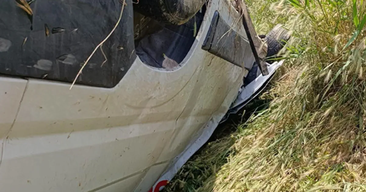 Baklan'da feci kaza: Kontrolden çıkan kargo aracı tarlaya devrildi Baklan'da feci kaza: Kontrolden çıkan kargo aracı tarlaya devrildi