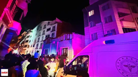 Tokat'ta Apartmanda Yangın Mahalle Sakinleri Sokağa Döküldü