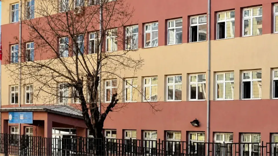 Kurtalan Atatürk Ortaokulu'ndan LGS'de Rekor Başarı: 37 Öğrenci Fen Lisesi'ne Yerleşti görseli