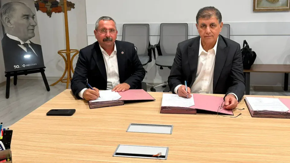 İZDOĞA'da Grev Tehlikesi Aşılıp Anlaşma Sağlandı: 3 Bin 300 İşçi İçin TİS İmzalandı görseli