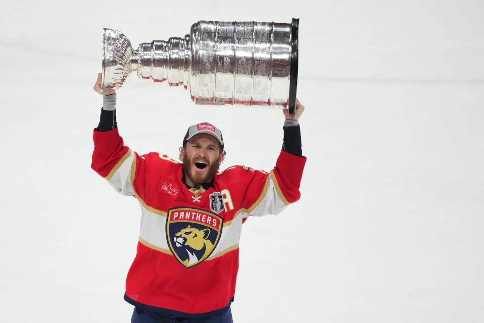 NHL'de Yılın Transfer Bombası: Brady Tkachuk Florida Panthers'a Geçti görseli