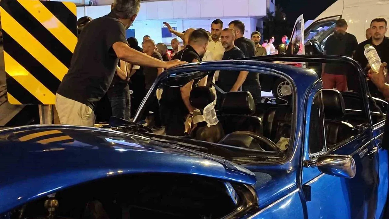 Düzce'de Metek Kavşağı'nda çarpışma: 3 yaralı hastaneye kaldırıldı Düzce'de Metek Kavşağı'nda çarpışma: 3 yaralı hastaneye kaldırıldı