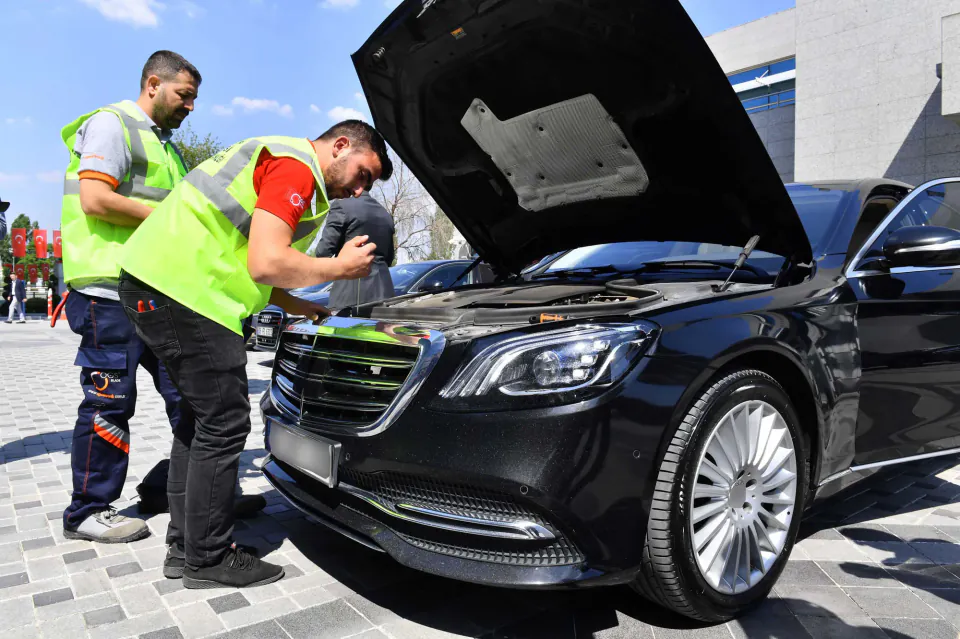 Sivil Araçlarda 'Zwaailicht' Kullanımı ve Yasal Riskler görseli