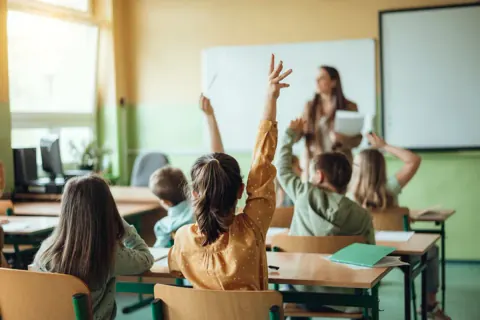 MEB e-Okul: 1. ve 5. Sınıf Kura Sonuçları Açıklandı, Öğretmen Sorgulama ve Kitap Dağıtımı Devam Ediyor