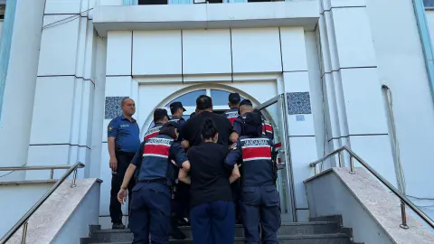 Bursa'da 1 Milyar Liralık Sahte Alışveriş Şebekesi Çökertildi Bursa'da 1 Milyar Liralık Sahte Alışveriş Şebekesi Çökertildi