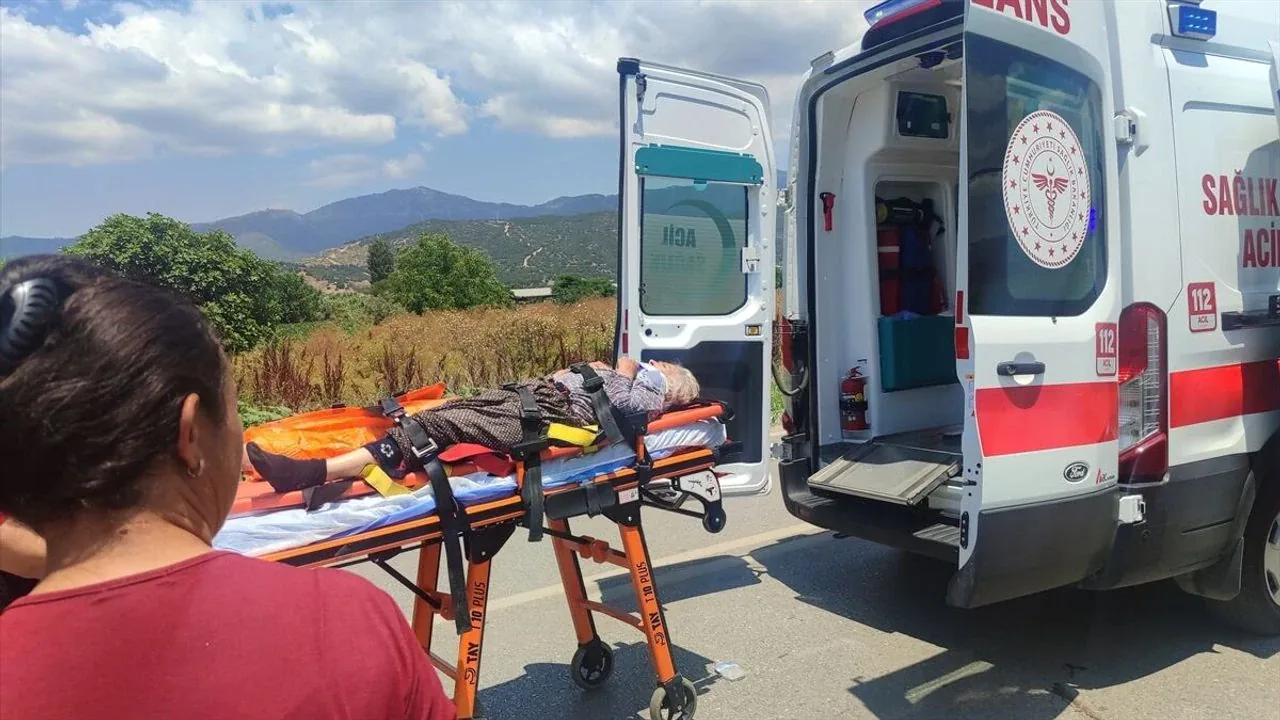Ödemiş'te trafik kazaları zinciri: 3 kişi yaralandı Ödemiş'te trafik kazaları zinciri: 3 kişi yaralandı