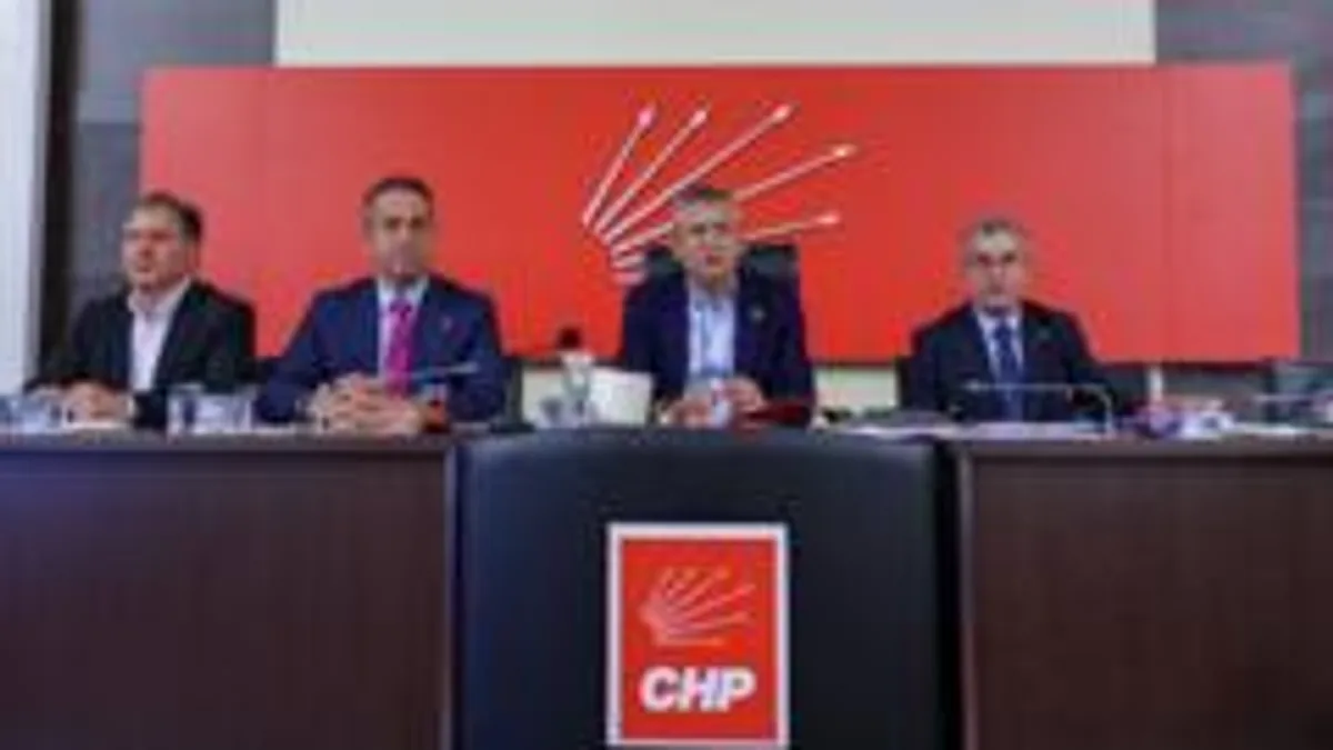 CHP'de Kritik Görev Değişimi: Başarır ve Günaydın'ın Unvanları Kaldırıldı CHP'de Kritik Görev Değişimi: Başarır ve Günaydın'ın Unvanları Kaldırıldı